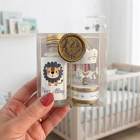 BEBEK HEDİYELİĞİ, KİŞİYE ÖZEL, KUTULU CAM ŞİŞE KOLONYA & ATLI KARINCA