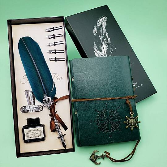 DERİ DEFTER & TÜYLÜ DİVİT KALEM SETİ, YEŞİL