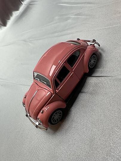 METAL ÇEK BIRAK ARABA, VOLKSWAGEN, PEMBE, 12 CM